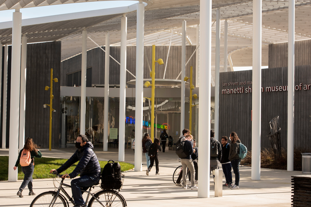 Students come and go from the Manetti Shrem Museum