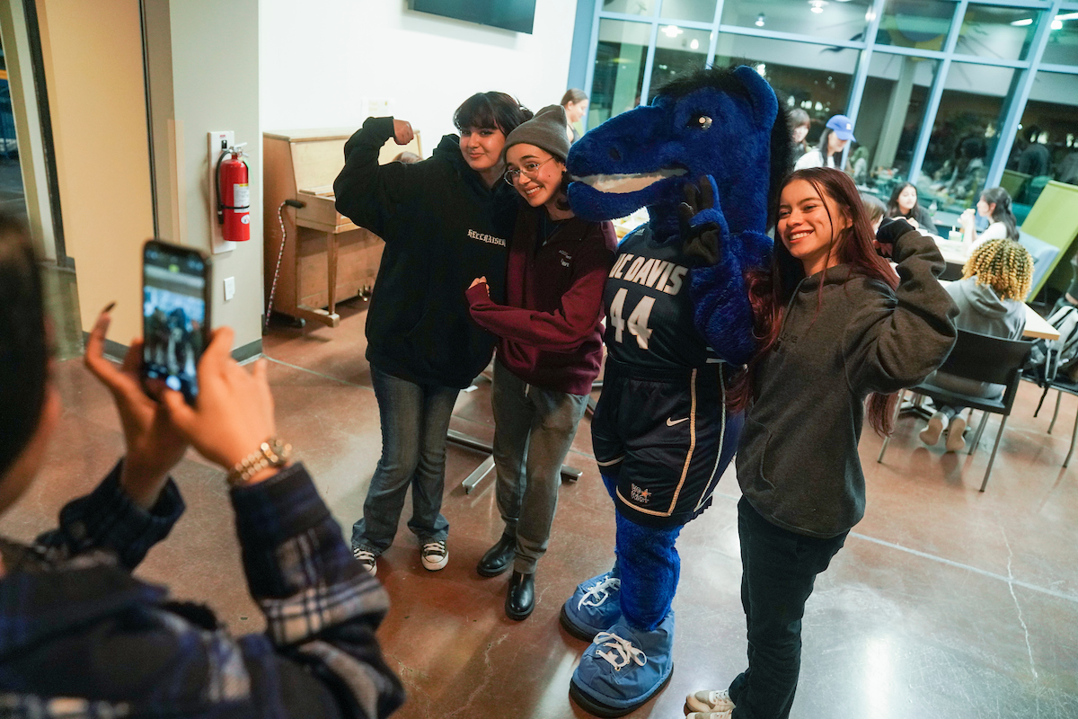 Students take a picture with Gunrock at Moonlight Breakfast 2022