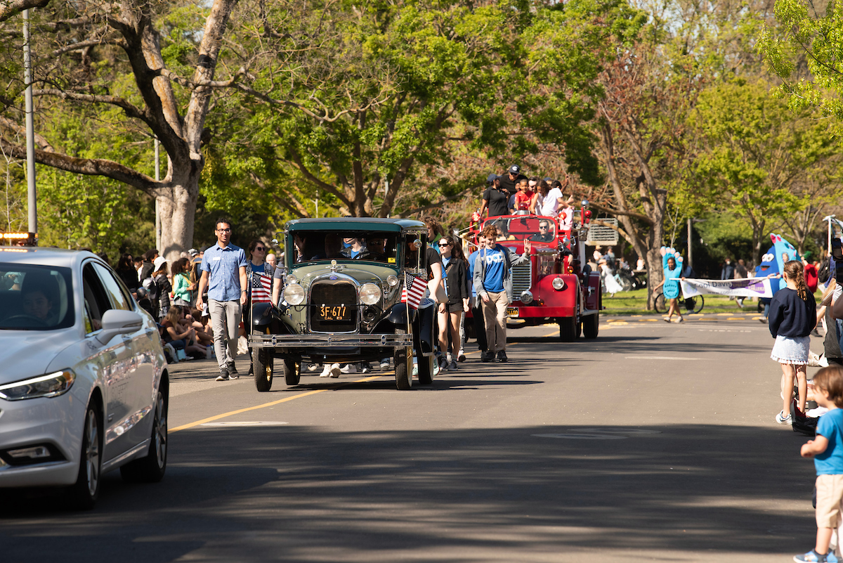 Vintage cars drive the parade, 2023